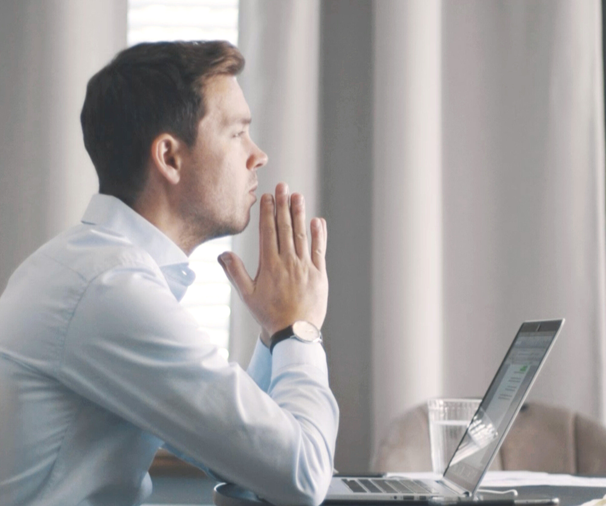 Personato Deutschland hört dir zu, um zu verstehen was du in deinem nächsten Stelle willst